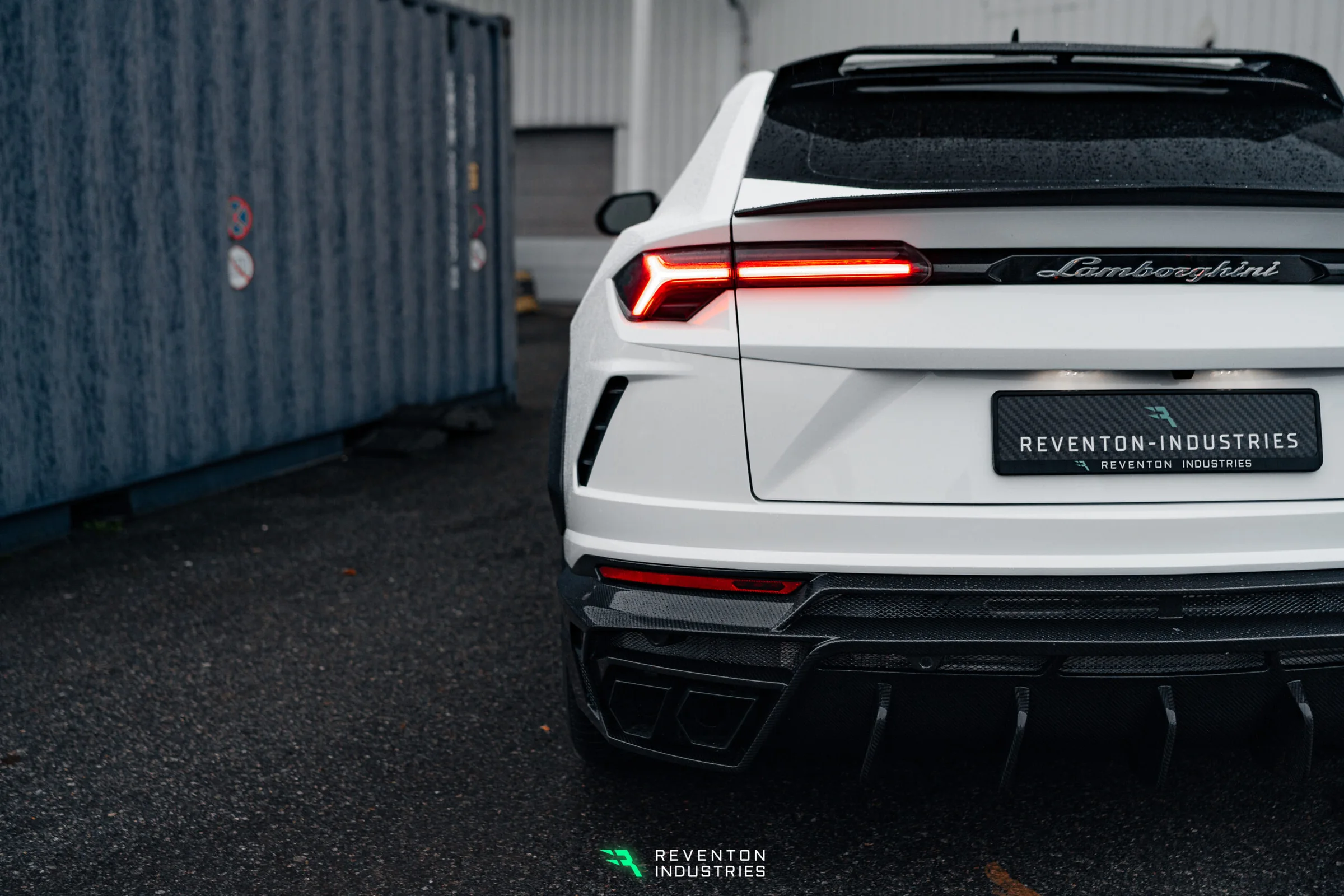 ROOF SPOILER STRADA carbon Lamborghini URUS