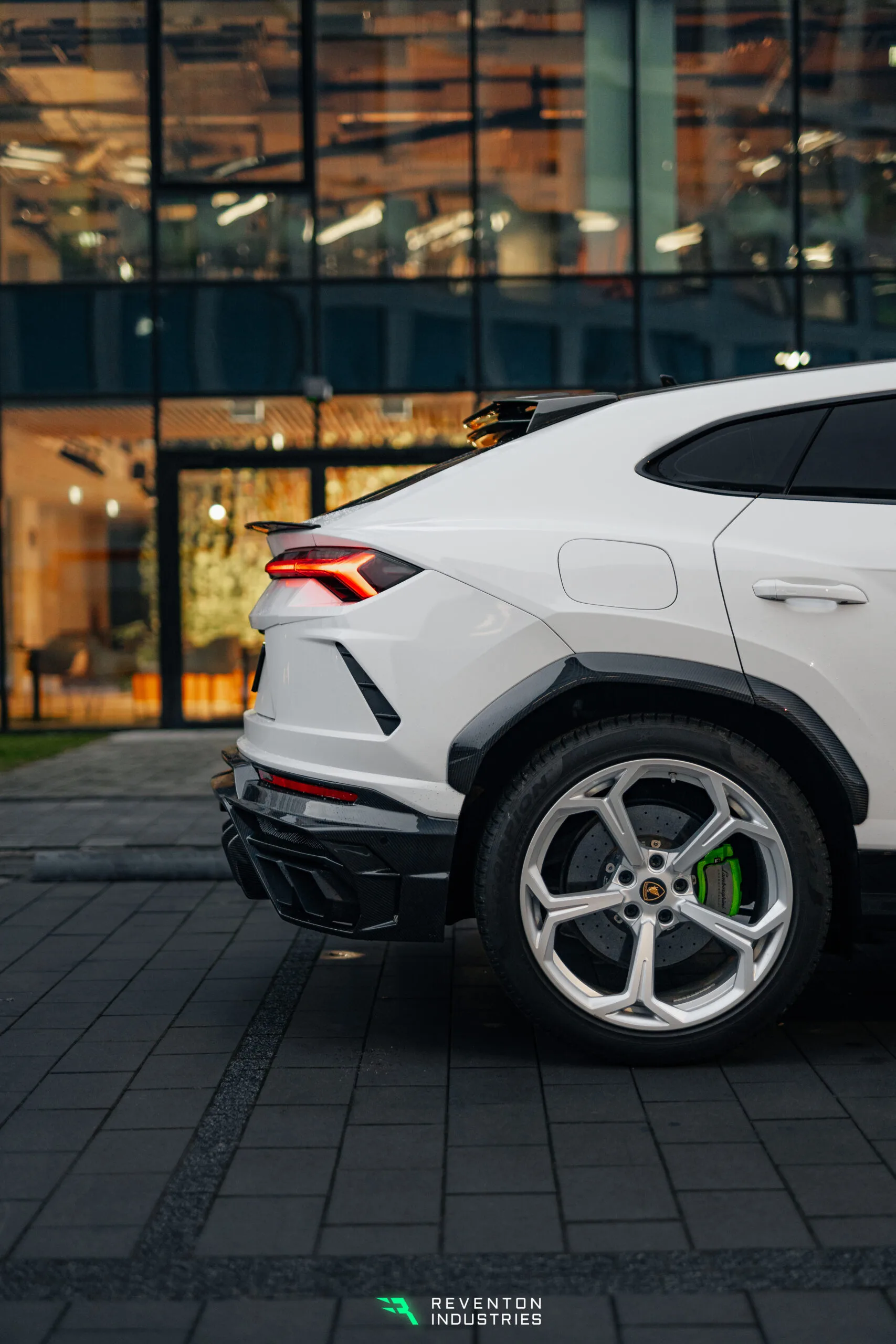 ROOF SPOILER STRADA carbon Lamborghini URUS